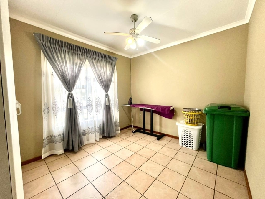 To Let 4 Bedroom Property for Rent in Cashan North West